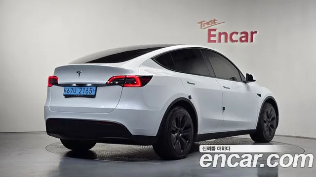 Tesla Model Y 2024 thumb 2