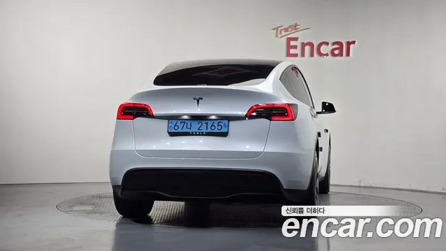 Tesla Model Y 2024 thumb 4
