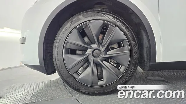 Tesla Model Y 2024 thumb 5