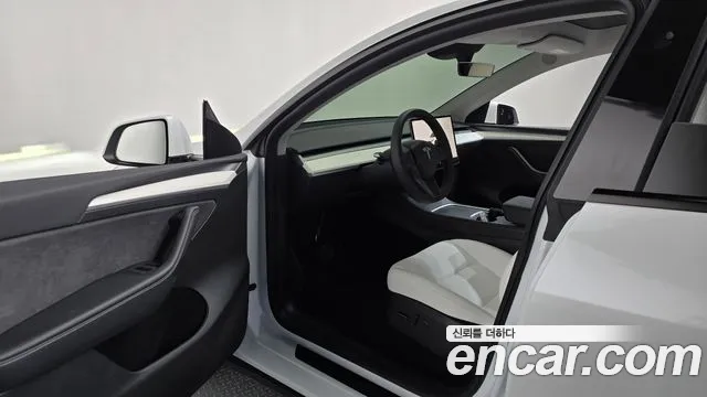 Tesla Model Y 2024 thumb 10