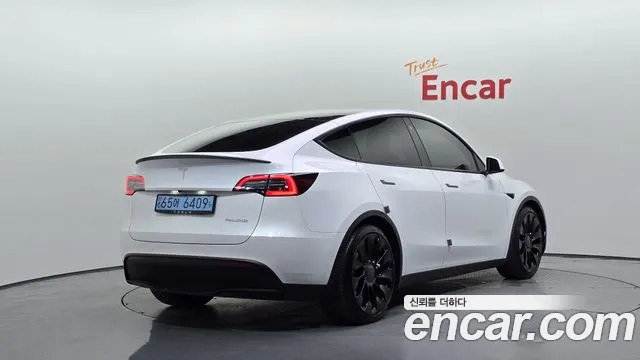Tesla Model Y 2021 thumb 2