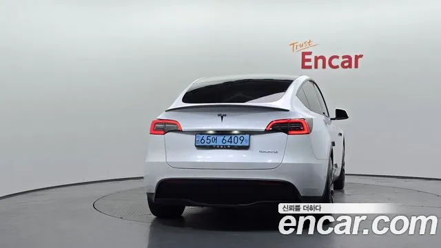 Tesla Model Y 2021 thumb 4