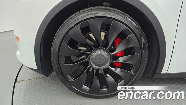 Tesla Model Y 2021 thumb 5
