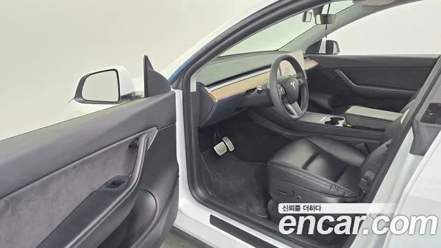 Tesla Model Y 2021 thumb 10