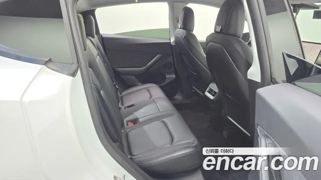 Tesla Model Y 2021 thumb 11