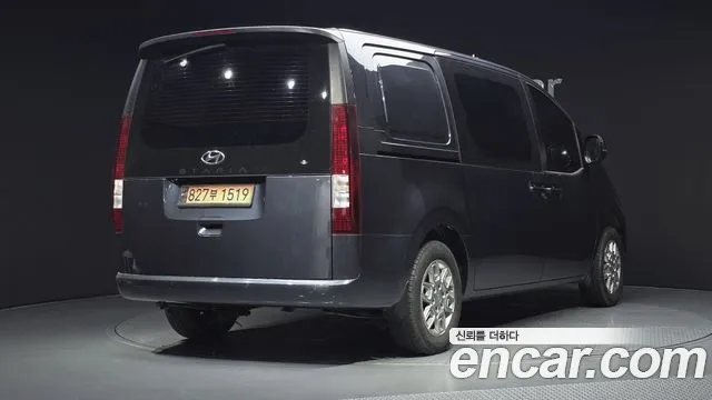 Hyundai Staria 2023 thumb 2