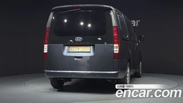 Hyundai Staria 2023 thumb 4