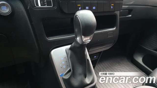 Hyundai Staria 2023 thumb 9