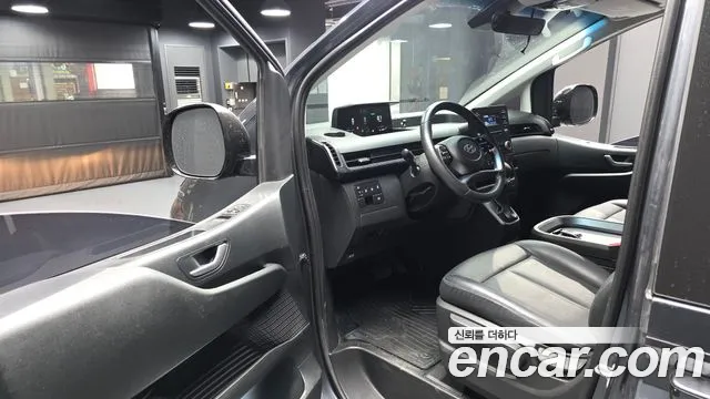 Hyundai Staria 2023 thumb 10