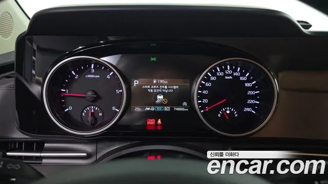 Kia Carnival 2021 thumb 8