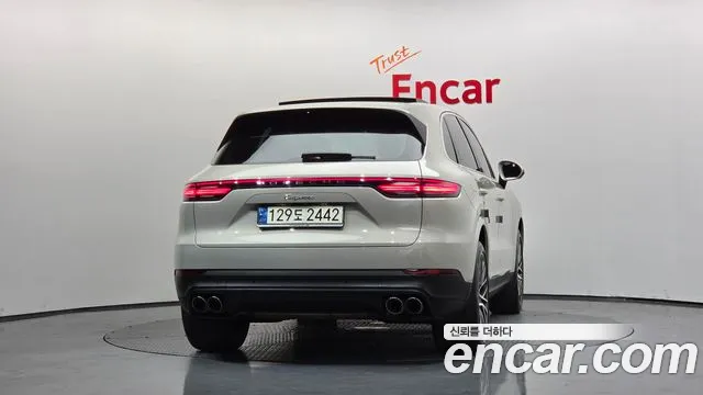 Porsche Cayenne 2021 thumb 3