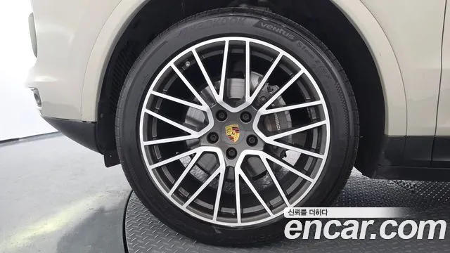 Porsche Cayenne 2021 thumb 4