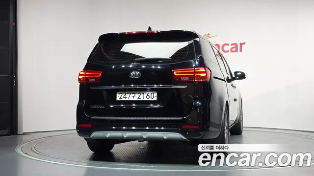 Kia Carnival 2019 thumb 3