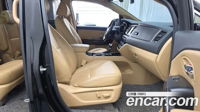 Kia Carnival 2019 thumb 10