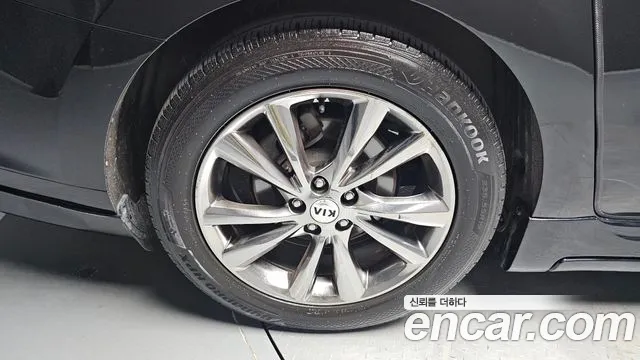 Kia Carnival 2020 thumb 5