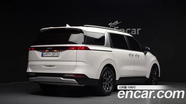 Kia Carnival 2021 thumb 2