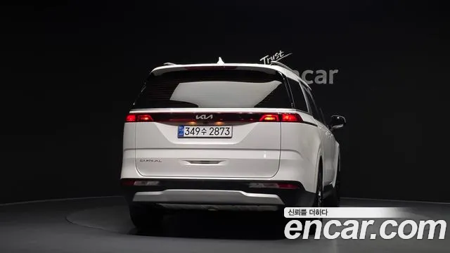 Kia Carnival 2021 thumb 4