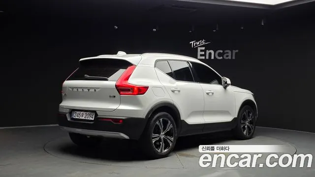 Volvo XC40 2020 thumb 2
