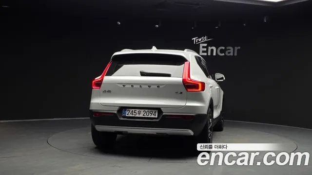 Volvo XC40 2020 thumb 4