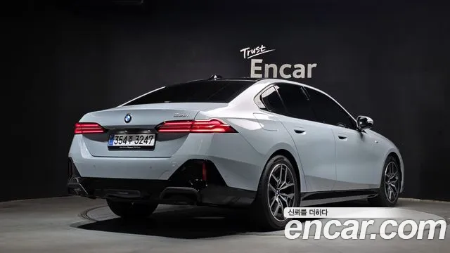 BMW 5 серии 2025 thumb 2