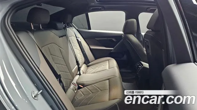 BMW 5 серии 2025 thumb 11