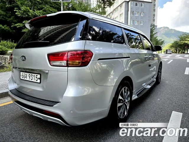 Kia Carnival 2014 thumb 4