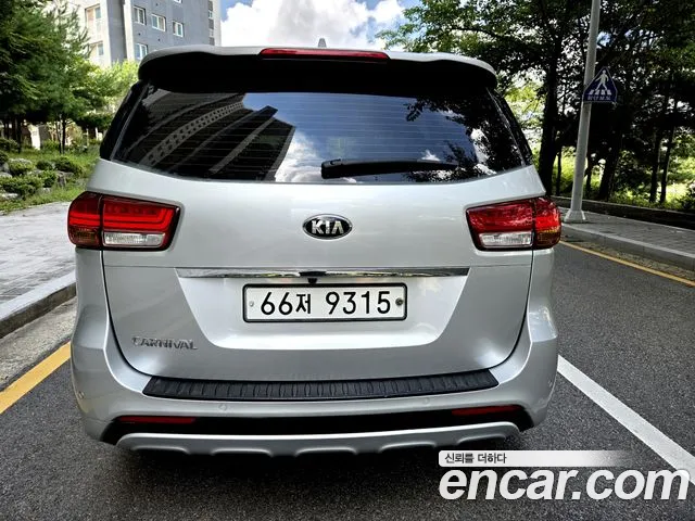 Kia Carnival 2014 thumb 5