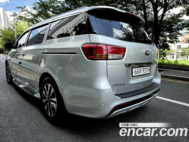 Kia Carnival 2014 thumb 6