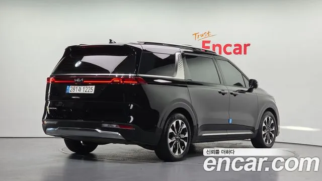Kia Carnival 2023 thumb 2