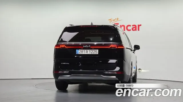 Kia Carnival 2023 thumb 4