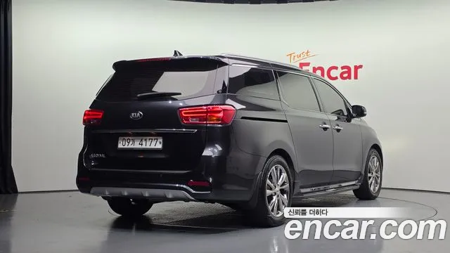 Kia Carnival 2019 thumb 2