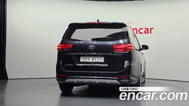 Kia Carnival 2019 thumb 4
