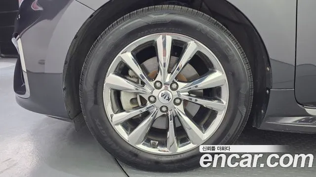 Kia Carnival 2019 thumb 5
