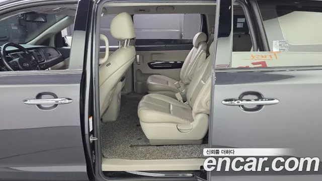 Kia Carnival 2019 thumb 11