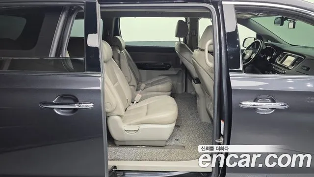 Kia Carnival 2019 thumb 12