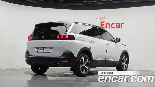 Peugeot 5008 2021 thumb 2