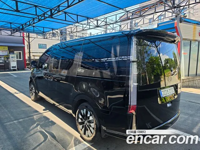 Hyundai Staria 2025 thumb 2