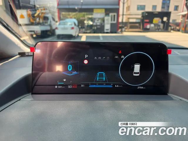 Hyundai Staria 2025 thumb 6