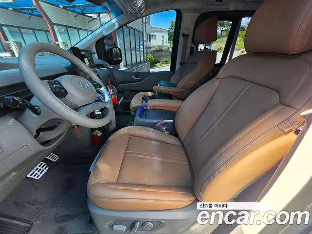 Hyundai Staria 2025 thumb 8