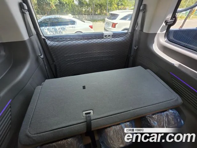 Hyundai Staria 2025 thumb 9