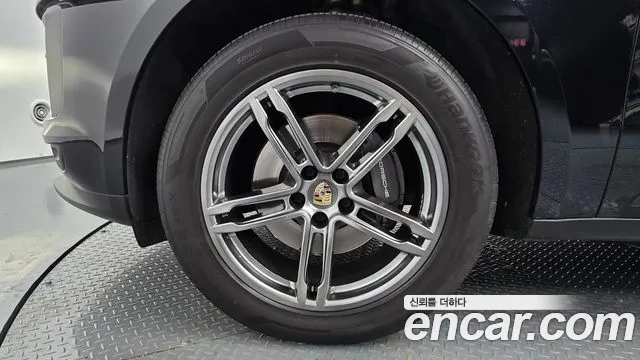Porsche Macan 2021 thumb 5