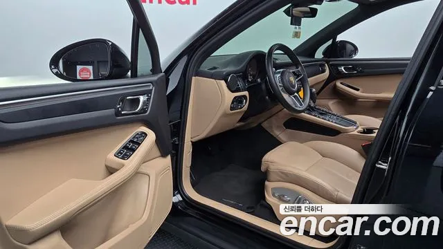 Porsche Macan 2021 thumb 10