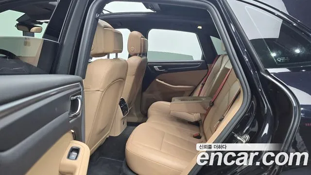 Porsche Macan 2021 thumb 12