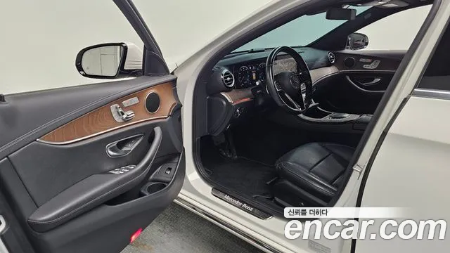 Mercedes-Benz E-Класс 2021 thumb 10