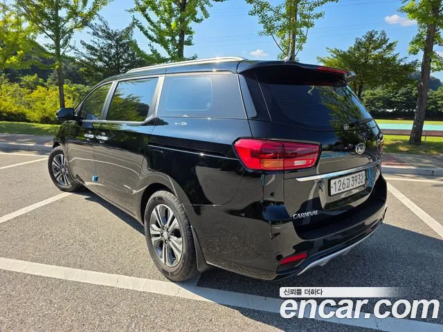 Kia Carnival 2019 thumb 2