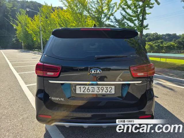 Kia Carnival 2019 thumb 4