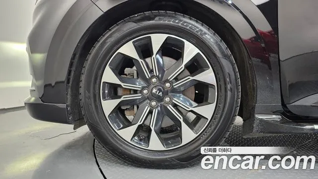 Kia Carnival 2021 thumb 5