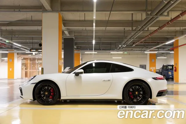 Porsche 911 2020 thumb 5