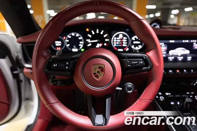 Porsche 911 2020 thumb 8