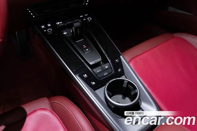 Porsche 911 2020 thumb 9